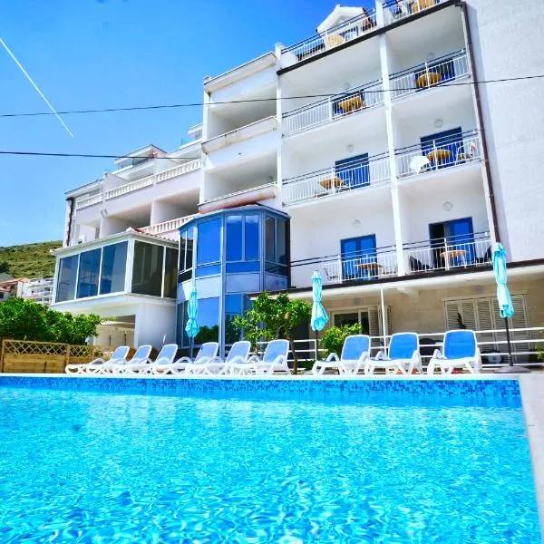 Hotel Bavaria Trogir，位于特罗吉尔的酒店
