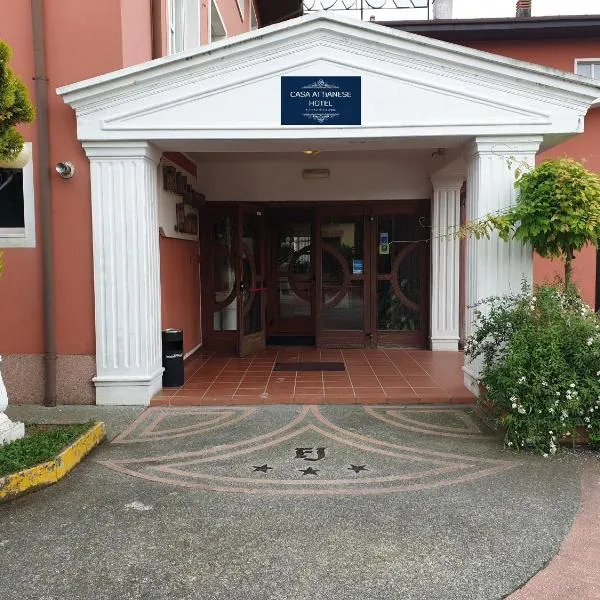 Hotel Villa Strassoldo "Ex Attianese Hotel Restaurant"，位于圣焦尔焦迪诺加罗的酒店