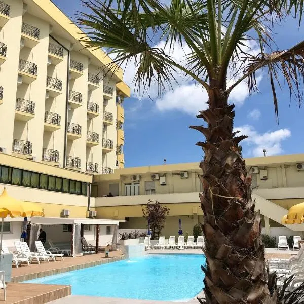 蒙马特酒店，位于鲁比科内河畔萨维纳诺的酒店