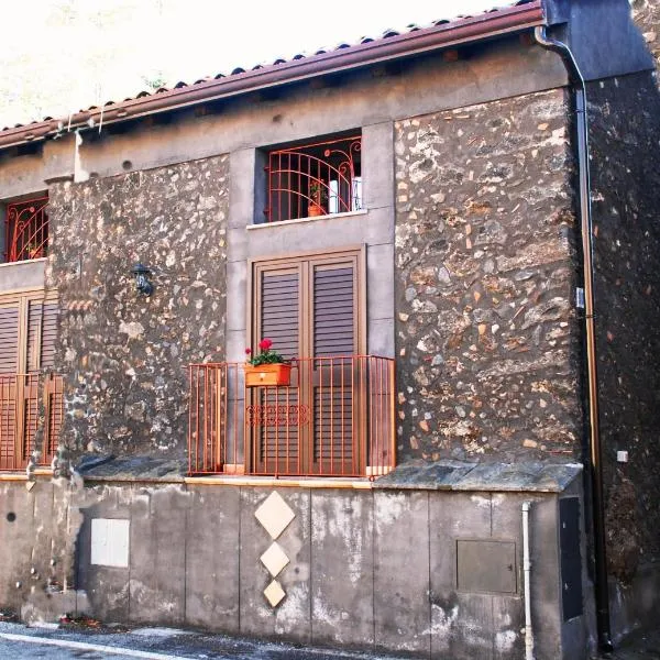 Etna Casa Llera-Antica casa siciliana，位于米罗的酒店