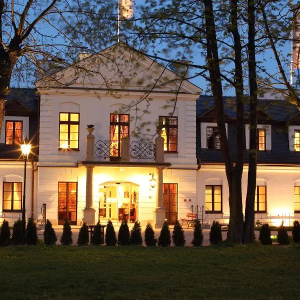 德沃科斯祖泽克酒店，位于Prądnik Korzkiewski的酒店