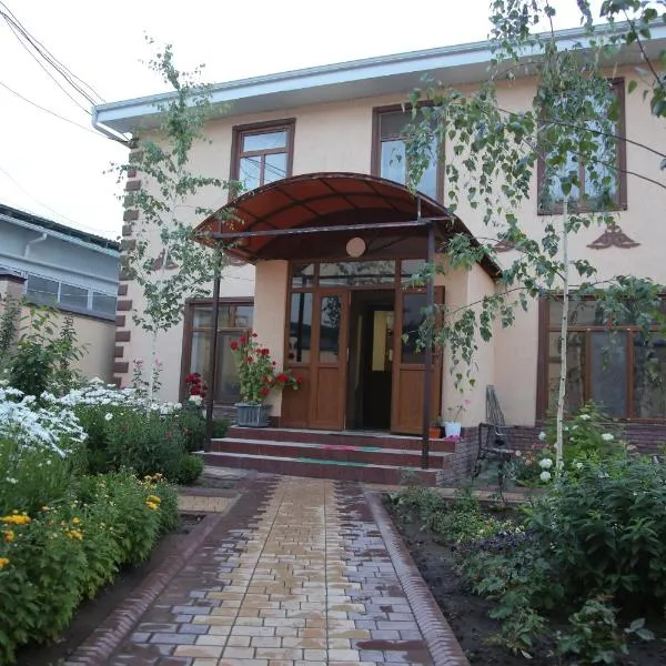 MEDI Guest House，位于奥什的酒店