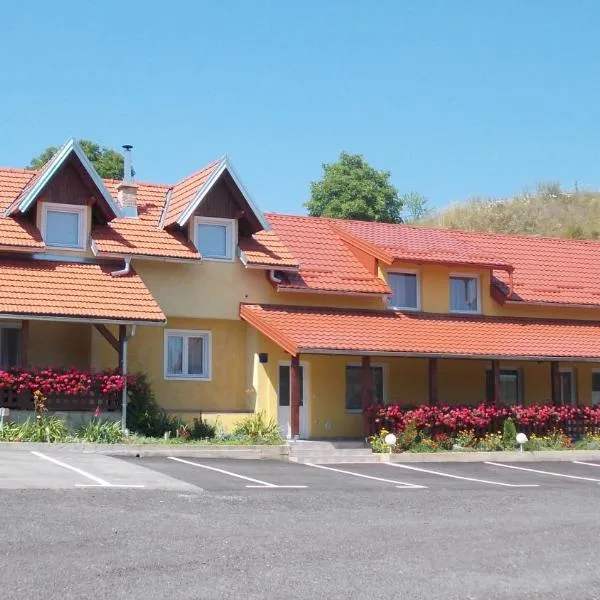 巴弗力克公寓酒店，位于Oštarski Stanovi的酒店