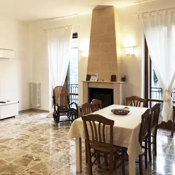 La casa di Mimì... calore e accoglienza!，位于弗兰卡维拉丰塔纳的酒店