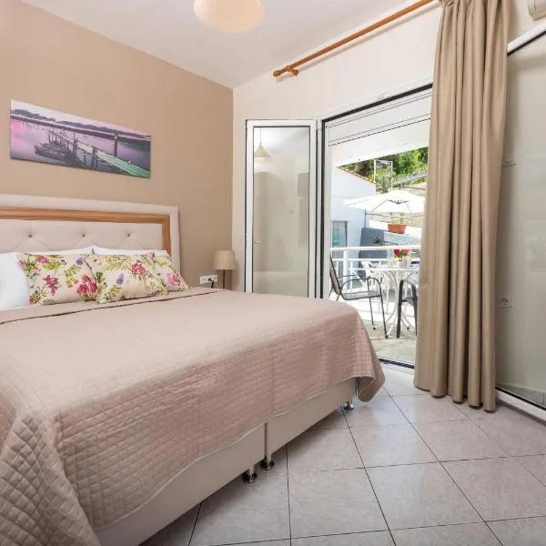 Pension Giannis Αdults only，位于基尼拉的酒店