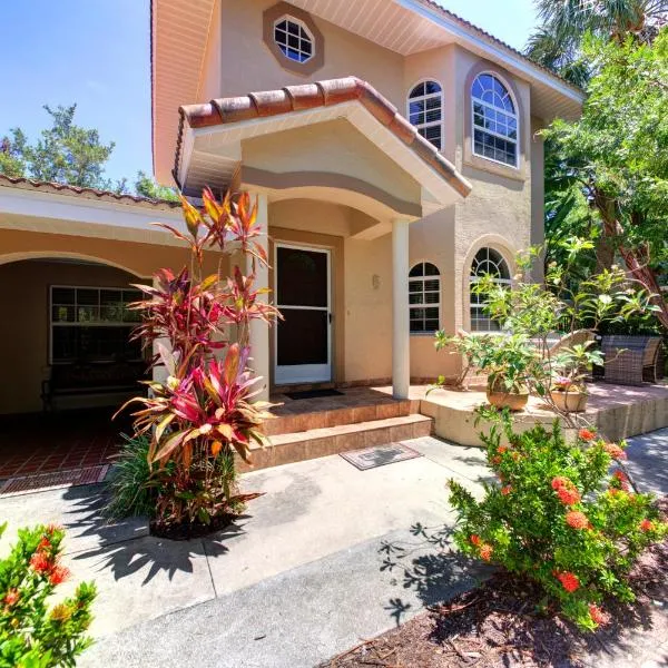 Beautiful property on Siesta Key，位于西耶斯塔岛的酒店