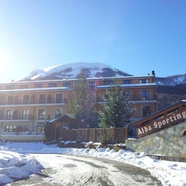 Alba Sporting Hotel，位于罗卡迪梅佐的酒店