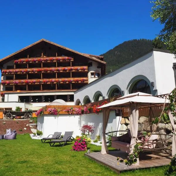 Beauty & Wellness Hotel Tirolerhof，位于瑙德斯的酒店