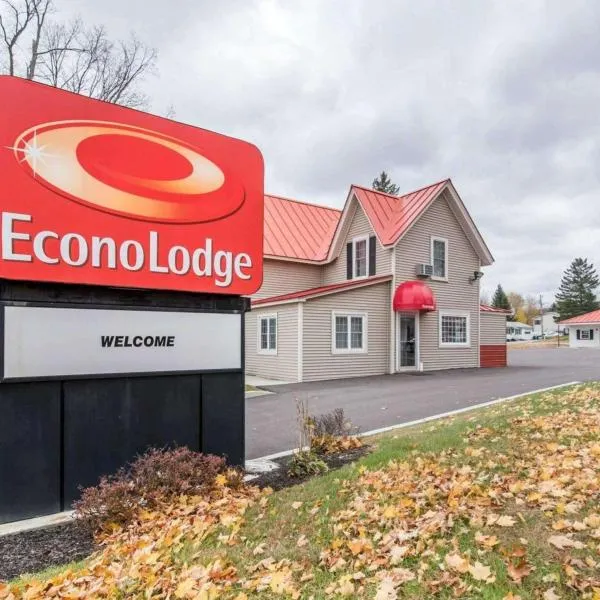 Econo Lodge，位于South Alburg的酒店