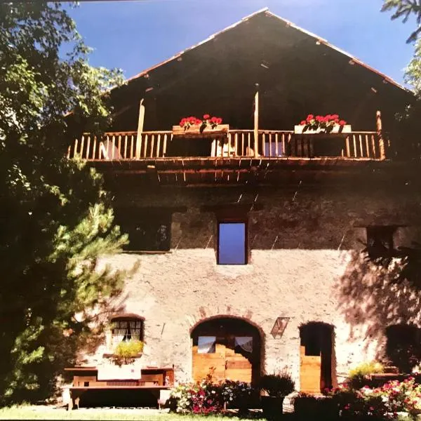 Casa Sestrieres Chalet Vialattea，位于塞斯特雷的酒店