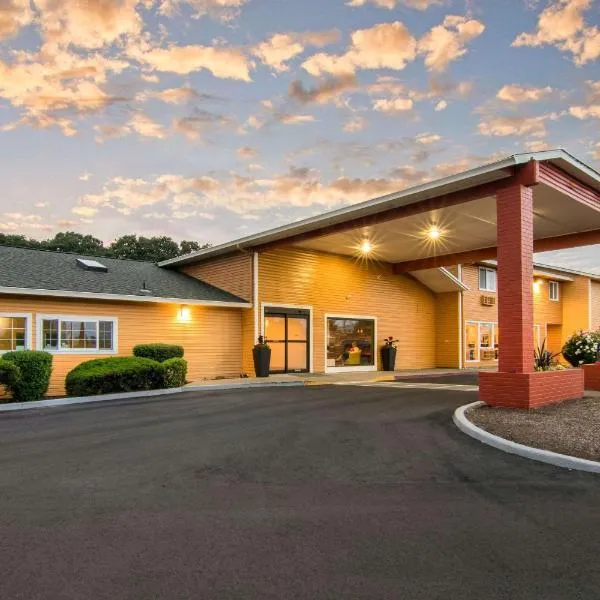 Quality Inn & Suites Albany Corvallis，位于莱巴嫩的酒店