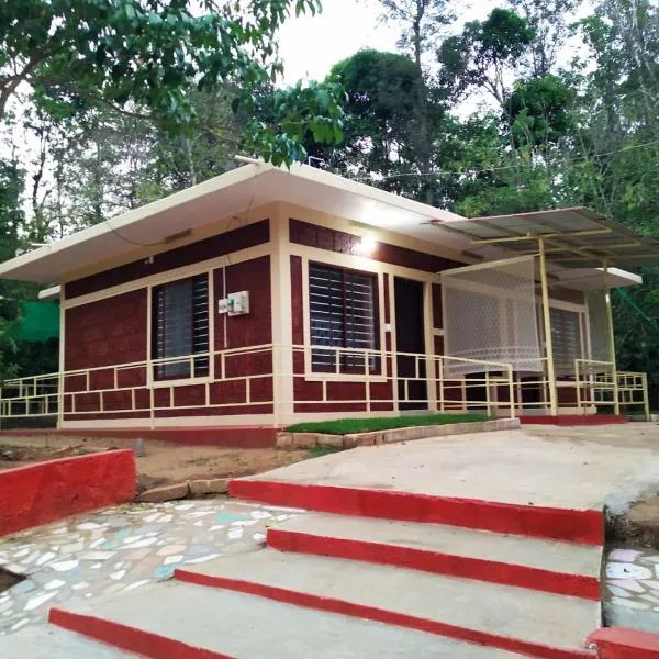 Woodside Homestay Wayanad，位于Kenichira的酒店