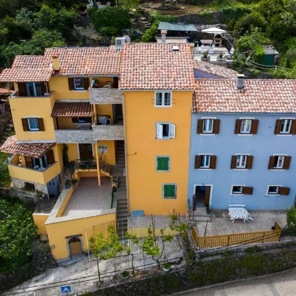Apartments and rooms Roberto B.，位于Vidović的酒店