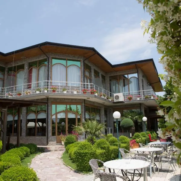 Buna Park Hotel，位于Stërbeq的酒店