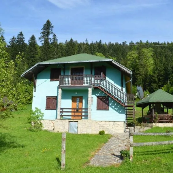 Mystic Forest Hostel，位于Mandići的酒店
