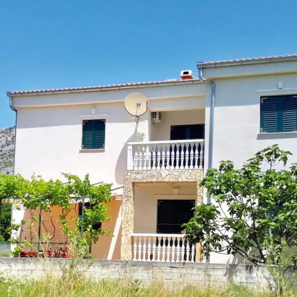 Apartment Pepa Starigrad Paklenica，位于斯塔利格拉德-帕克利尼卡的酒店