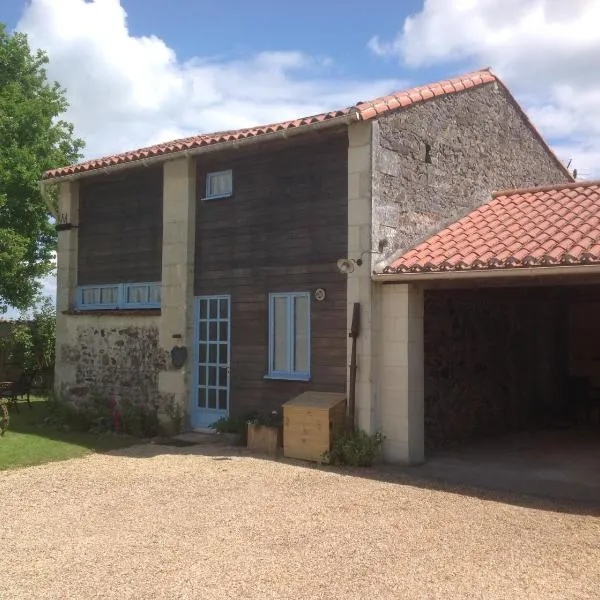 Rose Barn，位于Cersay的酒店