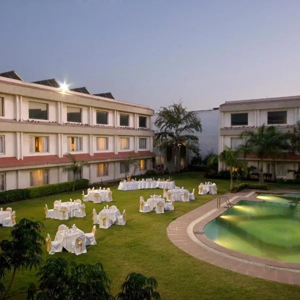 Hotel Express Residency-Jamnagar，位于Khāvadi Mota的酒店