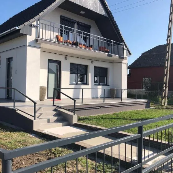 Korona Apartman Balatonboglár，位于巴拉顿博格拉尔的酒店