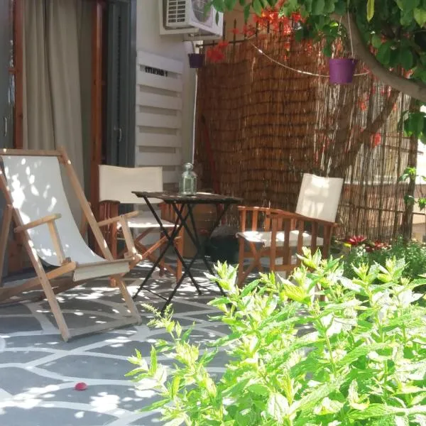 poros apartment in garden，位于埃尔米奥尼的酒店