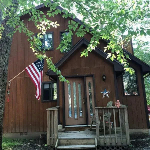 My Little Flagship Cabin，位于东斯特劳兹堡的酒店