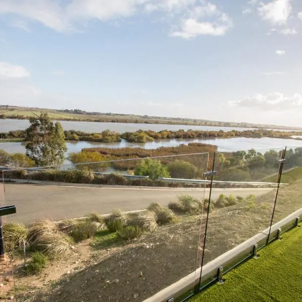 ‘Serenity’ and sweeping Murray River views，位于泰勒姆本德的酒店