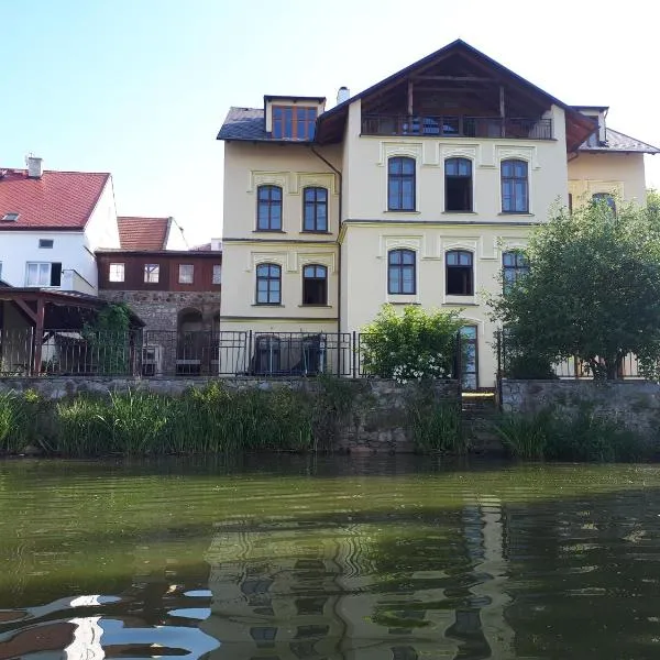 Apartmány Šetkova vila，位于Dolní Žďár的酒店