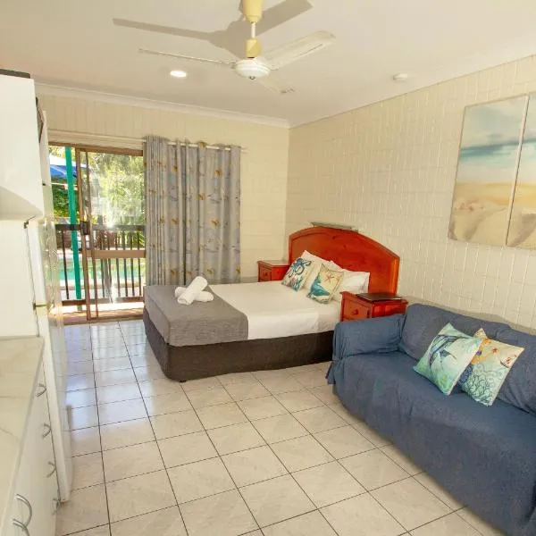 Tropical Palms Resort & 4WD Hire，位于Picnic Bay的酒店