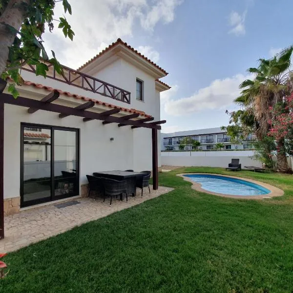 Villa with privat pool near beach Santa Maria Sal Kap Verde，位于圣玛丽亚的酒店