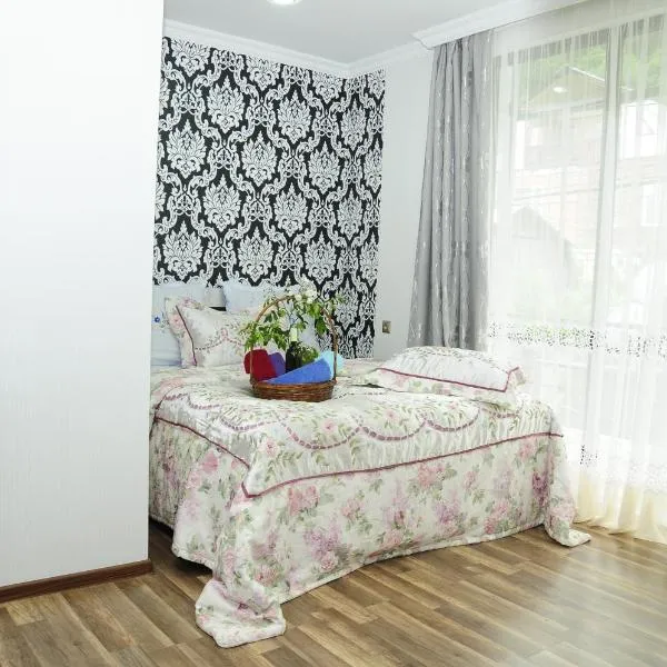 Guest House IVO，位于博尔若米的酒店