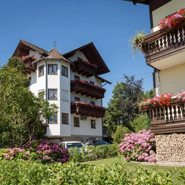 Hotel Alpenblick Attersee-Seiringer KG，位于Frankenburg的酒店