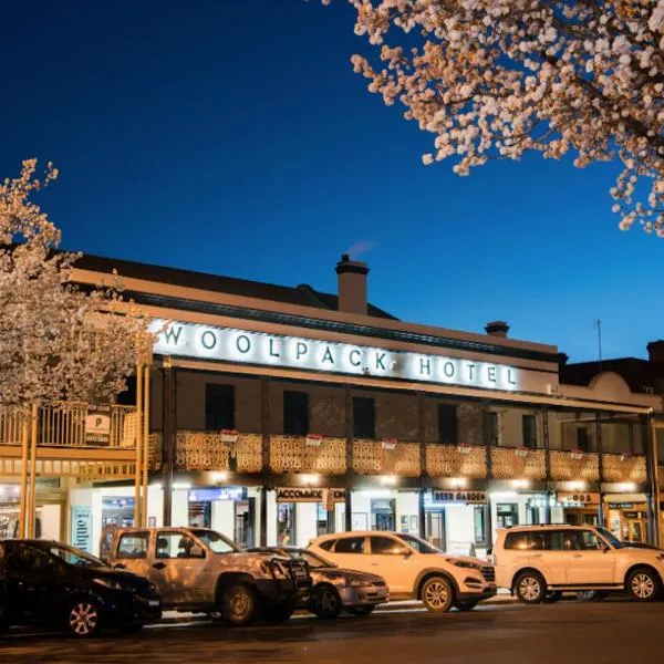 The Woolpack Hotel，位于Mount Frome的酒店