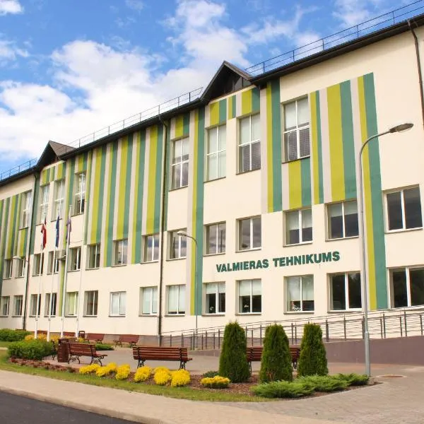 Valmieras tehnikuma dienesta viesnīca，位于瓦尔米耶拉的酒店
