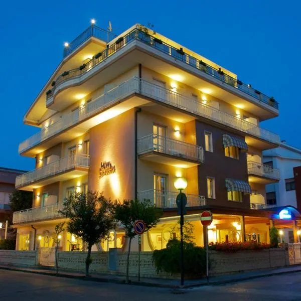 Hotel Jollino，位于皮内托的酒店