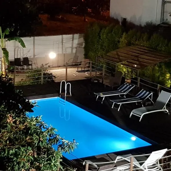 Il Giardino Di Flora con Piscina & Jacuzzi，位于莱切的酒店