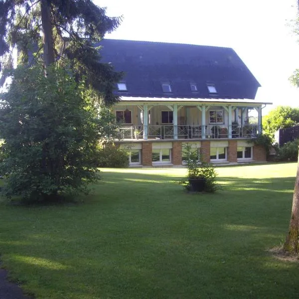 玛艾特农庄酒店，位于Pavilly的酒店