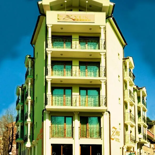 宙斯酒店，位于Kharmanite的酒店