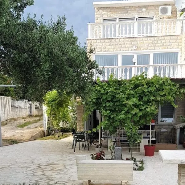 Apartment Maslenica, near Zadar，位于安尼克的酒店