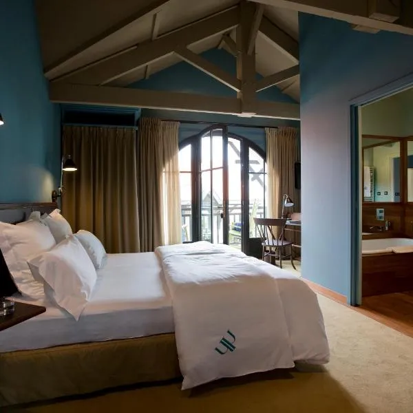 海沃尔城镇酒店，位于阿卡雄的酒店