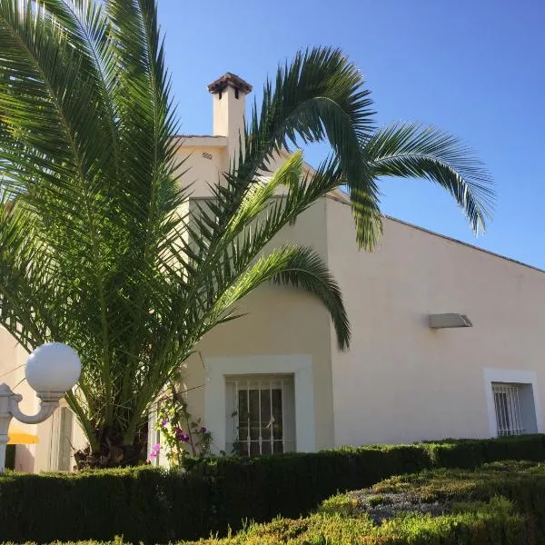 villa (3 bed and 2 bath) in the Oliva Nova Golf&Beach resort，位于奥利瓦的酒店