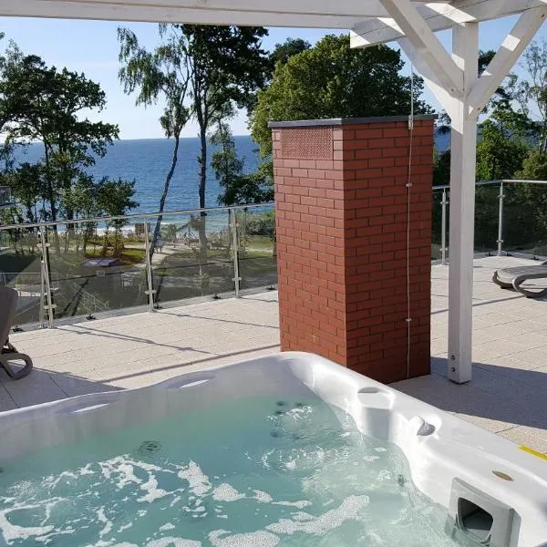 KlifowaRewal z widokiem na morze，位于里沃的酒店