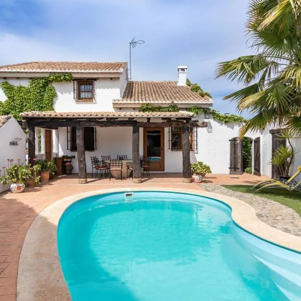 Encantadora casa con piscina privada y chimenea，位于Padul的酒店