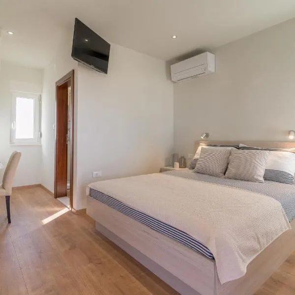 Studio apartman Rosa，位于扎顿的酒店