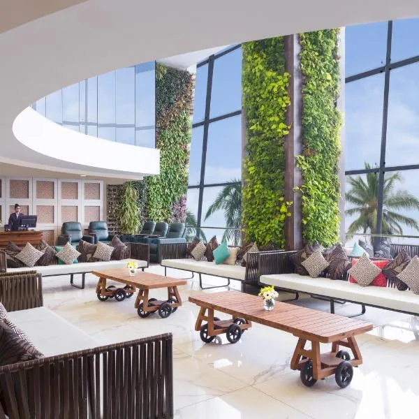 Regenta Central Hotel & Convention Centre Nagpur，位于那格浦尔的酒店