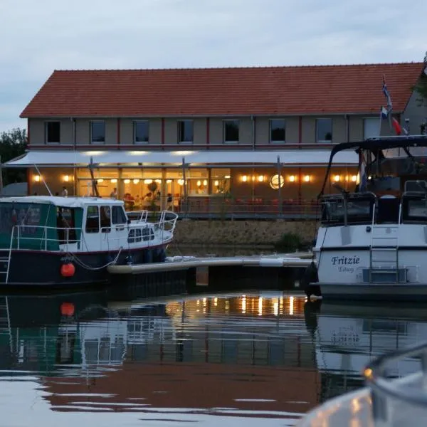 德熙日港酒店，位于Gannay-sur-Loire的酒店