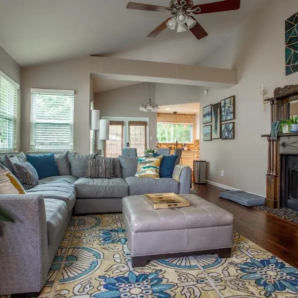 Comfortable, Family and Business Friendly 2BD/2BA House in North Austin，位于奥斯汀的酒店