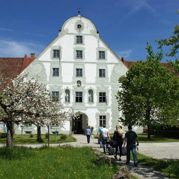 Zentrum für Umwelt und Kultur - Gästehaus und Jugendbildungseinrichtung im Maierhof，位于彭茨贝格的酒店