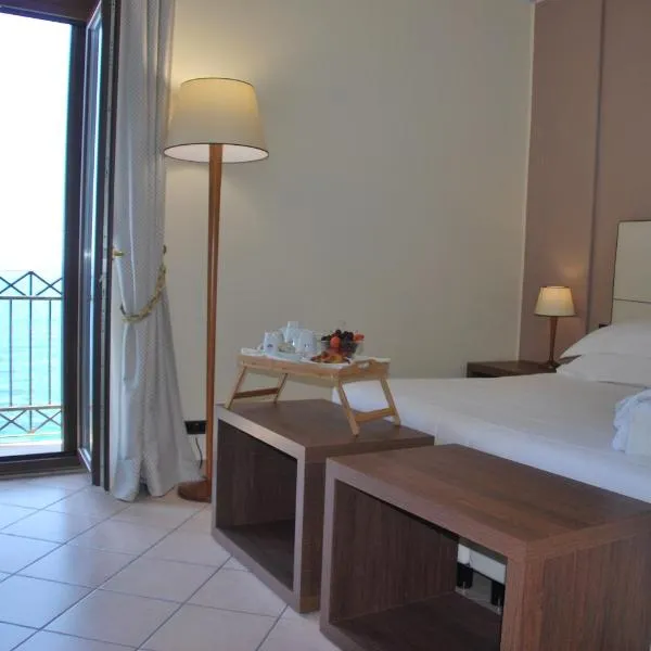 多莫斯迈瑞旅馆，位于Marina di Melilli的酒店