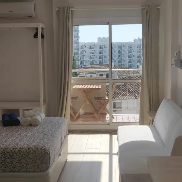Sunny Suites Jupiter Apartments，位于贝纳尔马德纳的酒店