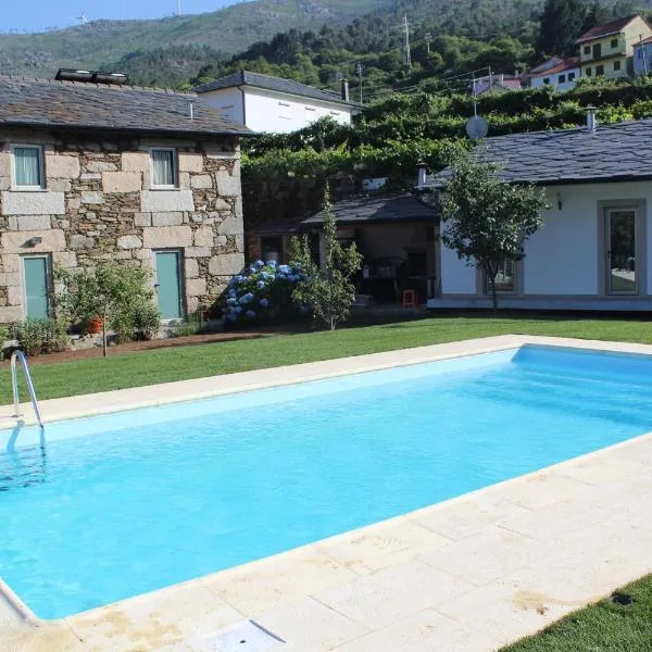 Recantos da Montanha度假屋 ，位于Candal的酒店